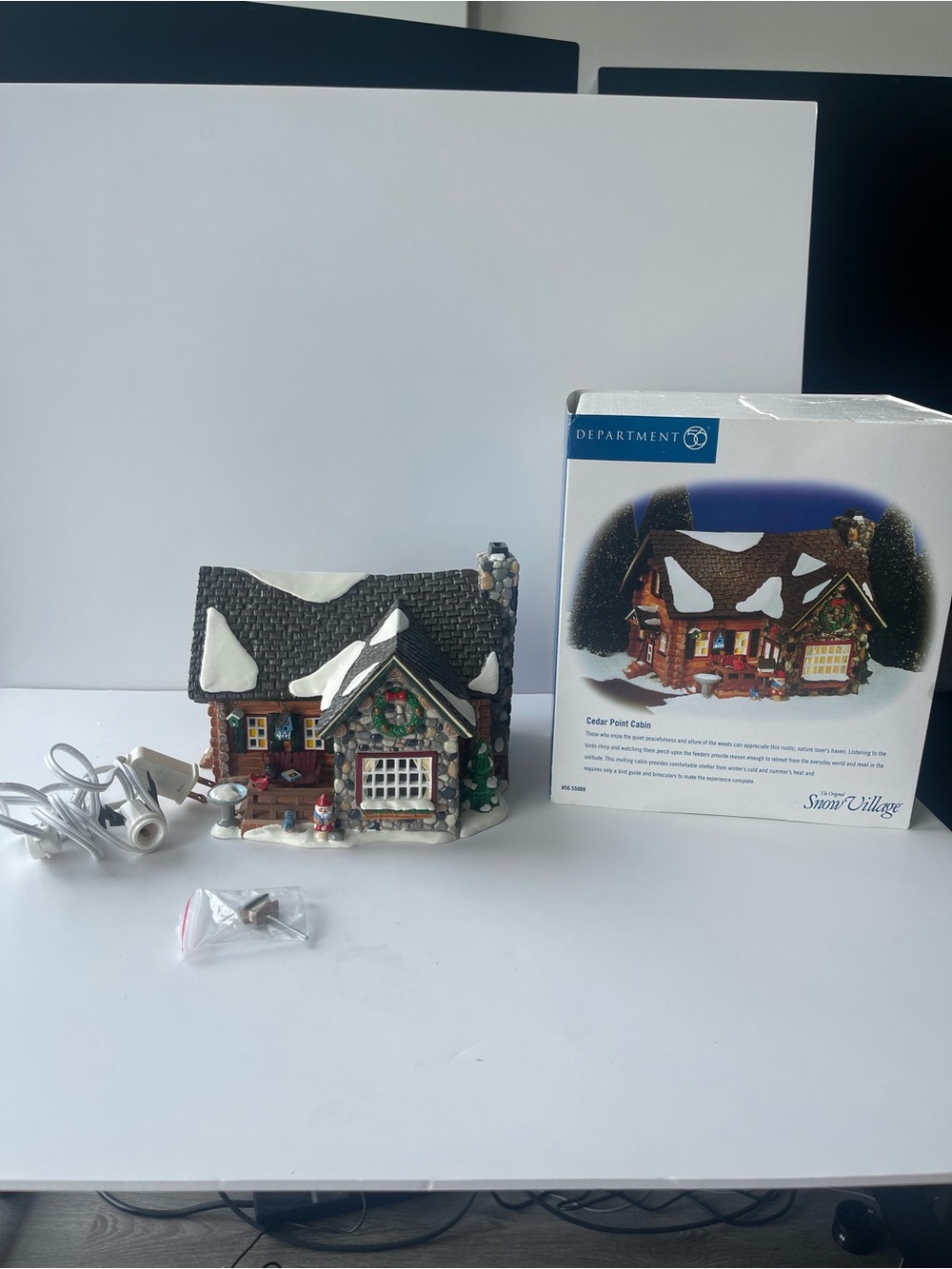 Department 56 Snow Village 56.55009 "Cedar Point Cabin" Retired 1999 W/Box, Cord